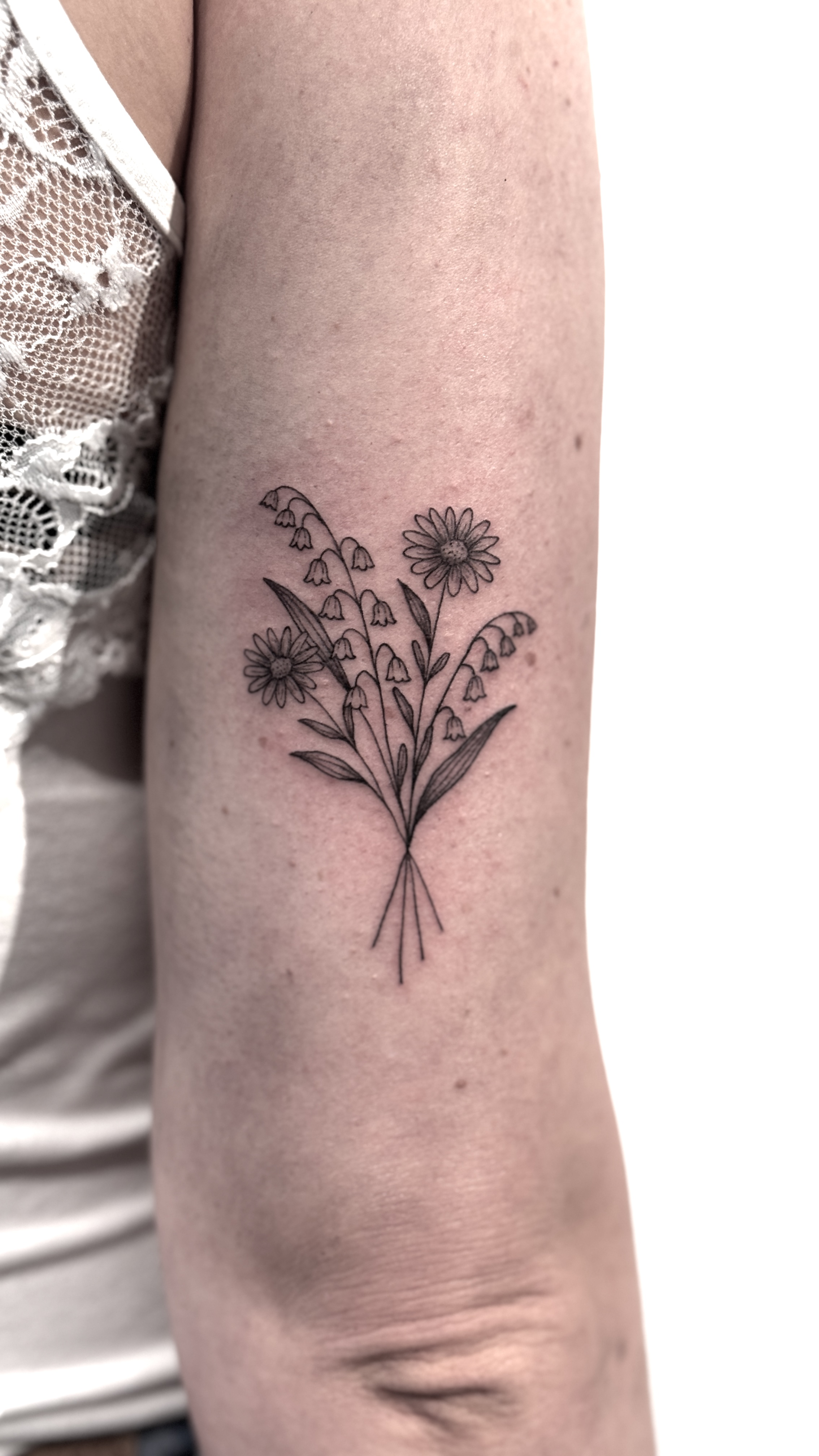 Fine Line Birthflower Bouqet tattoo